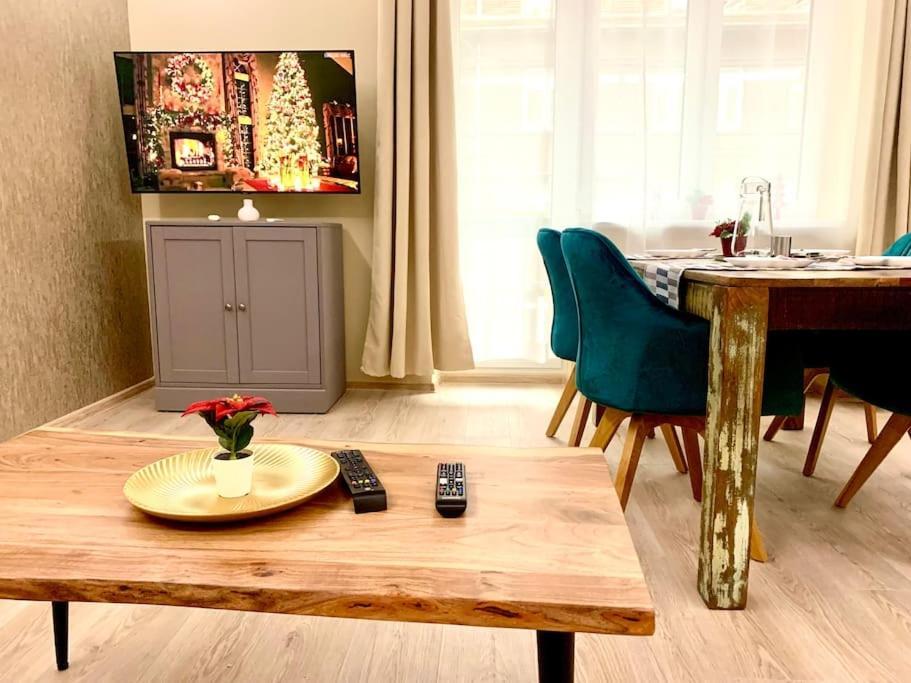 Brand New, Design Apartment Jojo, Oldtown, Balcony Братислава Экстерьер фото