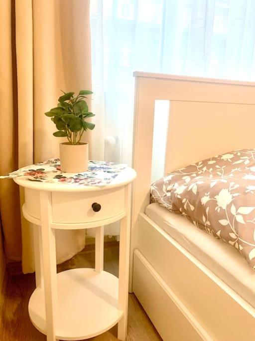 Brand New, Design Apartment Jojo, Oldtown, Balcony Братислава Экстерьер фото