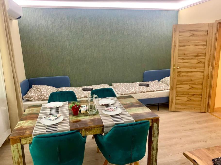 Brand New, Design Apartment Jojo, Oldtown, Balcony Братислава Экстерьер фото